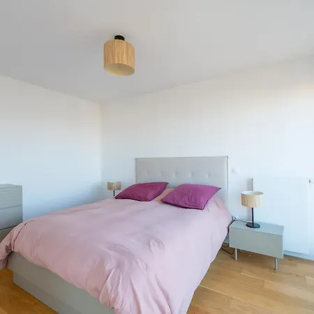 Elegant Flat With Terrace In The Heart Of דירה פריז