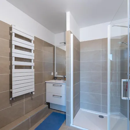 Elegant Flat With Terrace In The Heart Of דירה