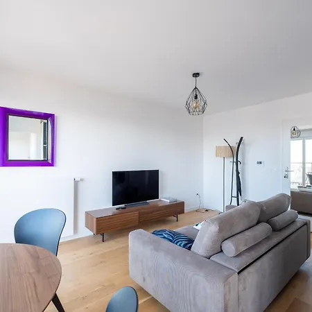 Elegant Flat With Terrace In The Heart Of
